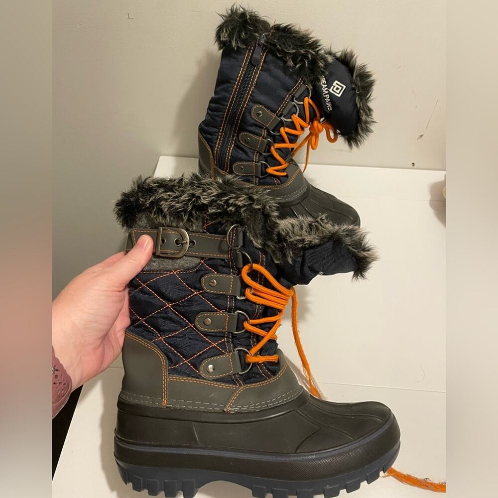 Dream Pairs Brand Boys' size 2 Fur Lined Snow Boots Navy/Orange Zipper Closure